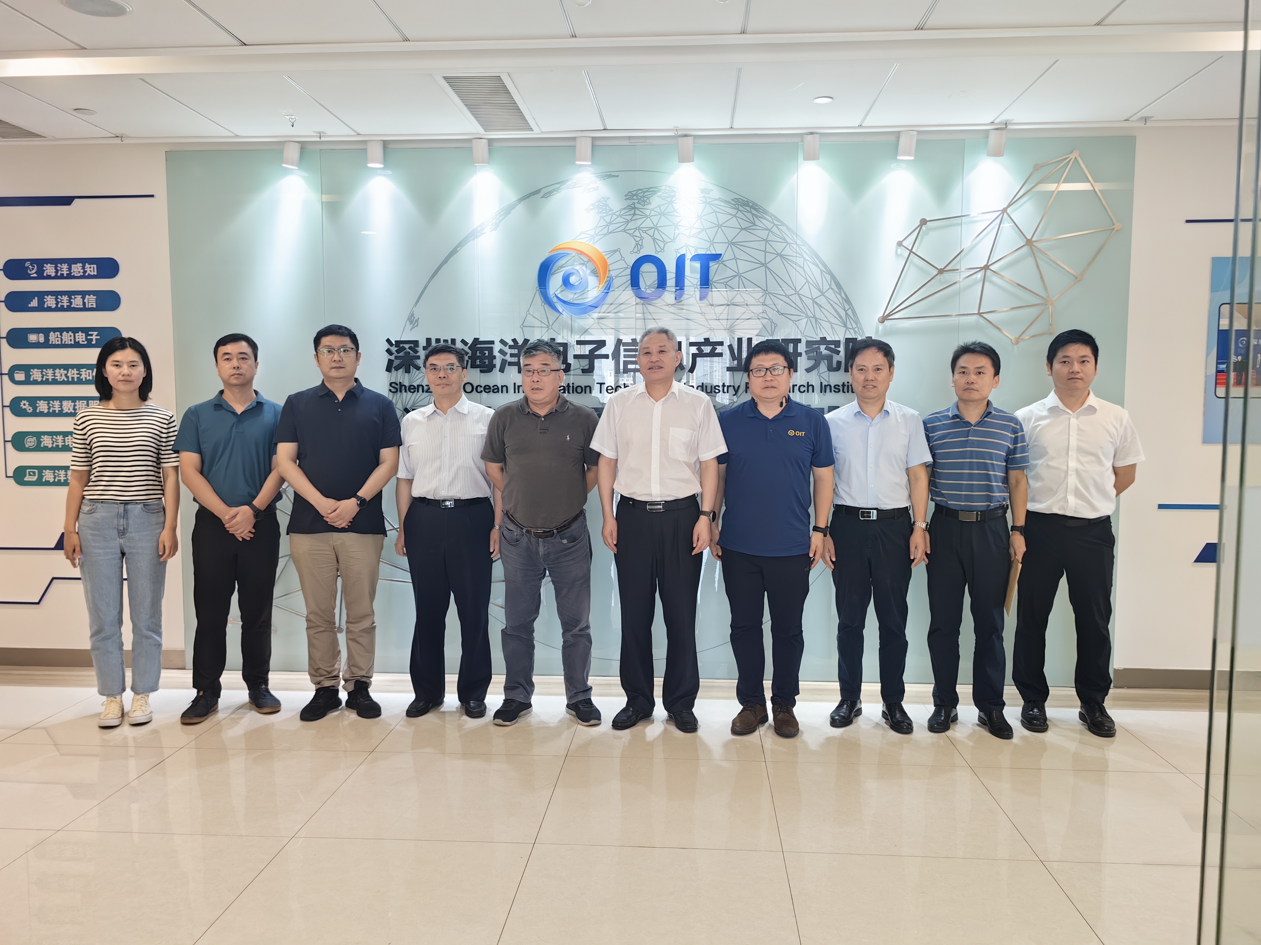 山(shān)東(dōng)省海(hǎi)洋局、廣東(dōng)省自(zì)然資源廳、深圳市(shì)規劃和(hé)自(zì)然資源局領導一(yī)行(xíng)莅臨智慧海(hǎi)洋科(kē)技(jì)&研究院參觀調研(圖1)