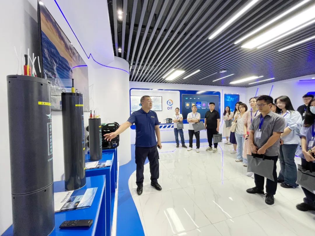 鹽田區(qū)海(hǎi)洋經濟發展破題班調訓學員(yuán)走訪智慧海(hǎi)洋&産業(yè)研究院交流學校(xiào)(圖1)