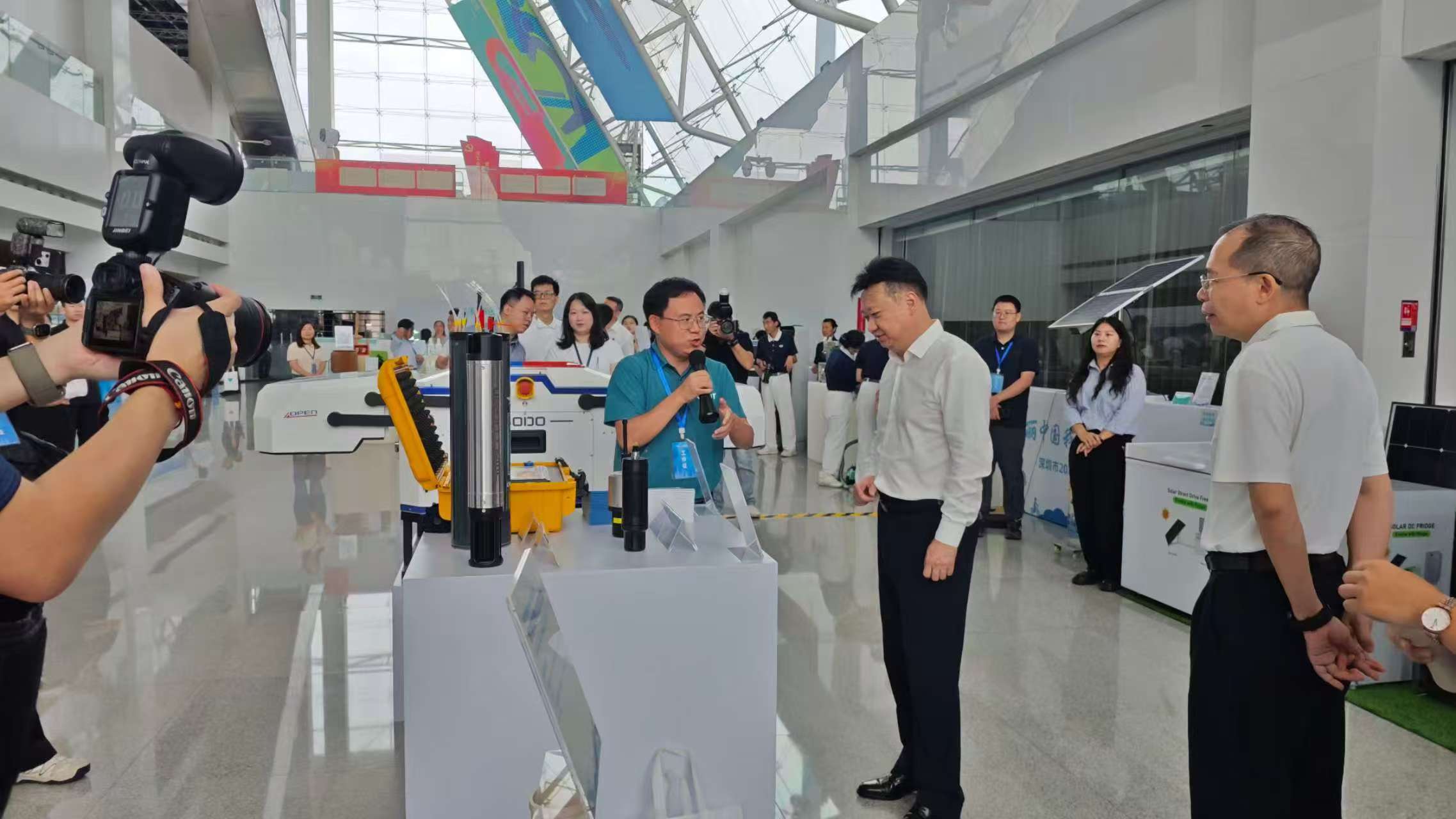 智慧海(hǎi)洋科(kē)技(jì)攜創新環保監測技(jì)術(shù)亮(liàng)相(xiàng)深圳市(shì)2025年(nián)“六五環境日(rì)”主題展(圖1)