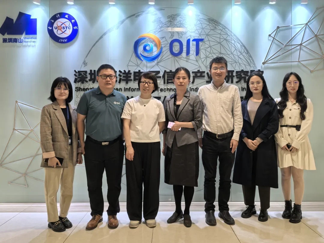 深圳市(shì)大(dà)鵬新區(qū)管委會(huì)副主任何志(zhì)梅一(yī)行(xíng)莅臨智慧海(hǎi)洋&研究院參觀交流(圖1)