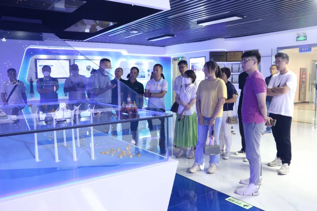 湛江市(shì)海(hǎi)洋生(shēng)物(wù)、海(hǎi)洋高(gāo)端裝備人(rén)才培訓班一(yī)行(xíng)莅臨智慧海(hǎi)洋&産業(yè)研究院參觀指導(圖1)